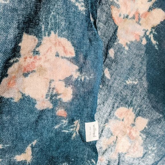 Aritzia Wilfred Classic Wool Scarf - Picture 2 of 2